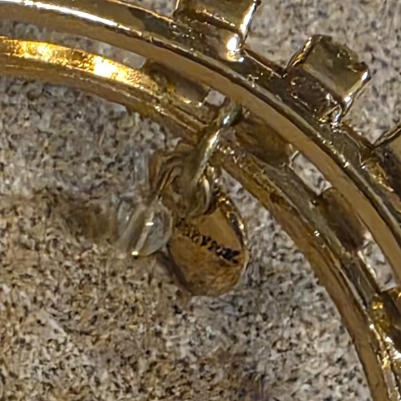 Betsey Johnson Gold Tone Crystal Bee Flower Hinged Bangle Bracelet - Picture 5 of 5